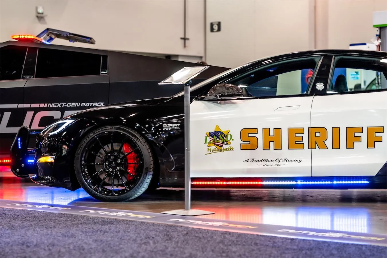 Police Interceptor project: black-and-white Sheriff Tesla Model S with red and blue lights on display