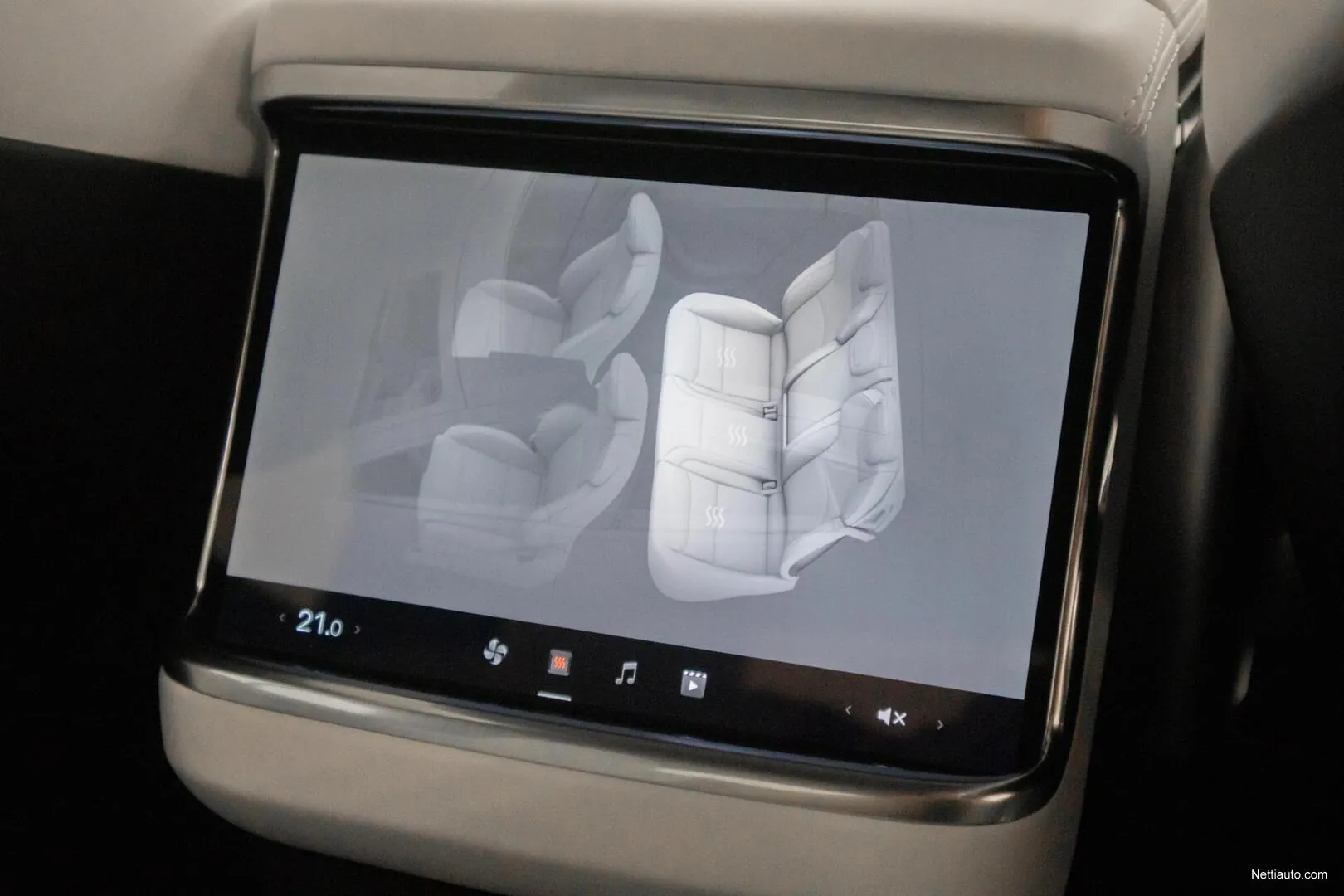 Rear seat touchscreen showing climate and seat heating controls at 21.0°C