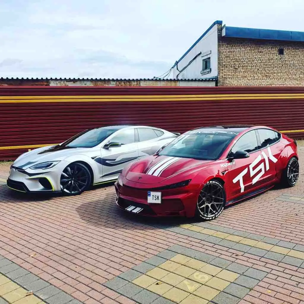 Cyber 3 project: red Tesla Model 3 with TSK livery beside a white widebody Tesla Model S